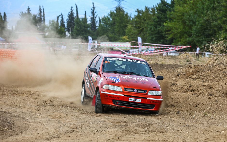 Rally pit lane, hybrid technology, team dynamics, 2026