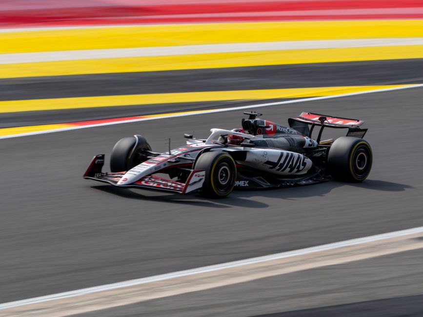 Pit lane strategy, McLaren team reaction, cockpit detail