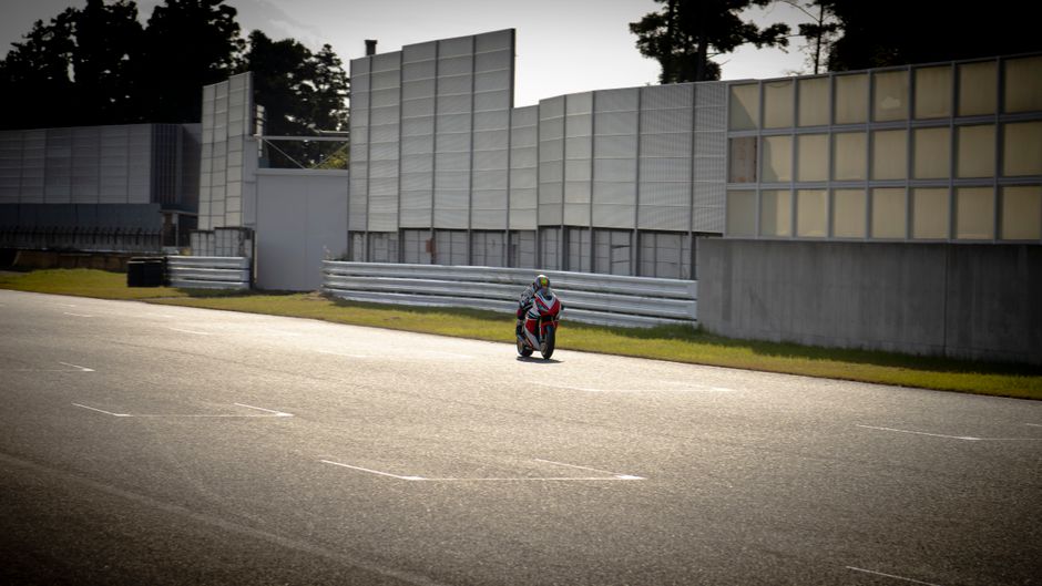 Pit lane action of KTM team with Pedro Acosta, detailed cockpit